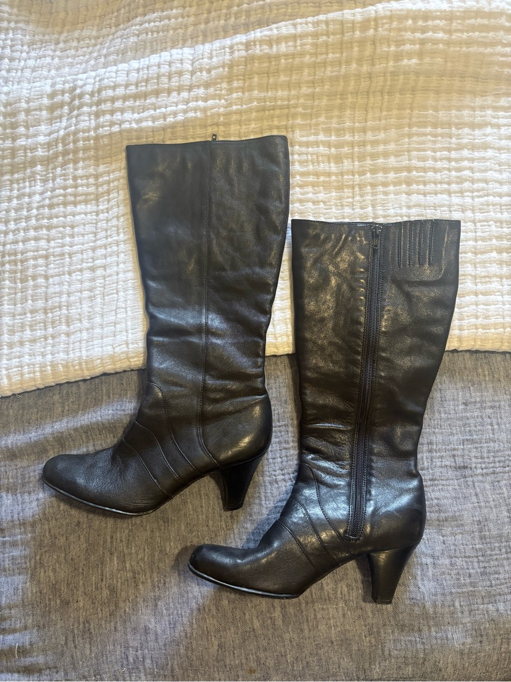 Born Black Leather Knee High Heeled Boots size 9